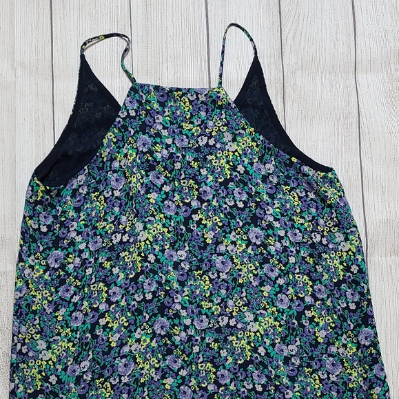 *NWOT* Loft. Size Medium V Neck Tank. - Picture 4 of 5